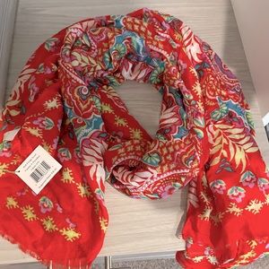 NWT Vera Bradley soft fringe scarf